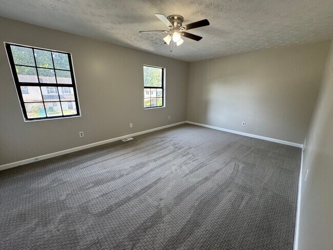 Building Photo - 2704 Greystone Pl