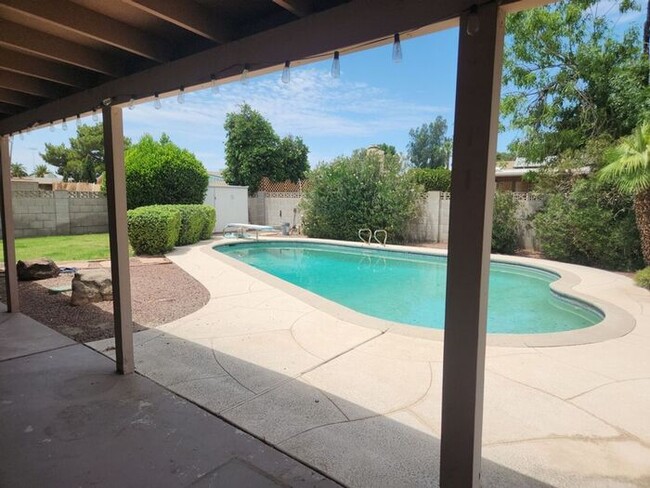 Building Photo - COMING SOON!! Ranch Style 3 bed/1.75 Bath,...