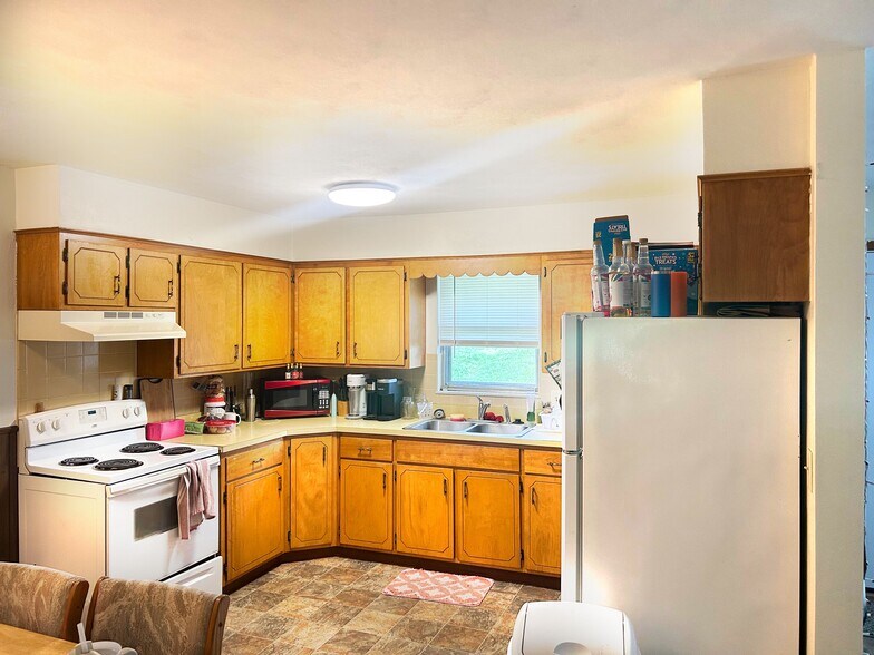 Building Photo - 454 Hutton Ln