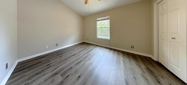 Building Photo - 9828 Fan Palm Way