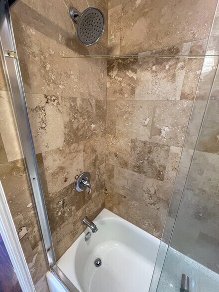 Building Photo - 2027 Beloit Ave