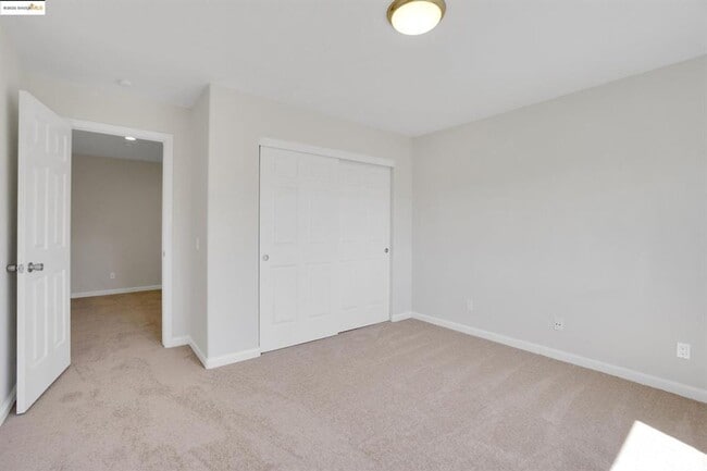 Building Photo - GREAT CUL DE SAC LOCATION IN PRIME TRACY N...
