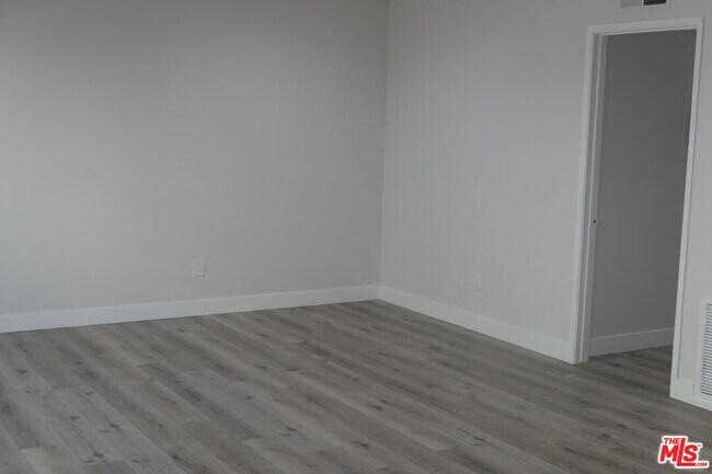 Building Photo - 10836 Camarillo St