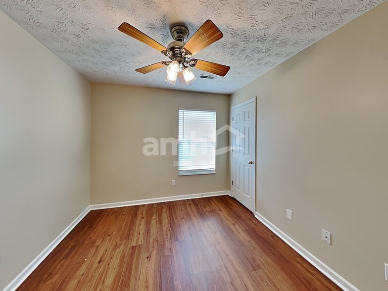 Building Photo - 9 Finch Ct