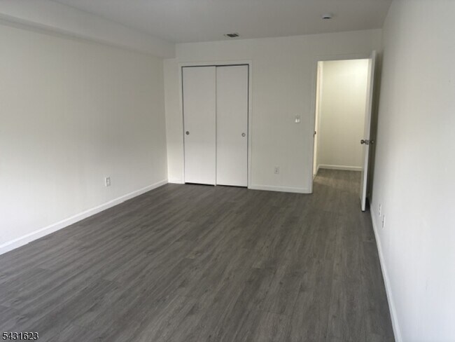 Building Photo - 392 College Dr