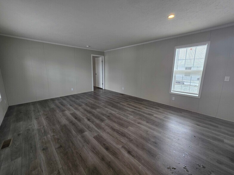 Building Photo - 4620 Hemlock Loop