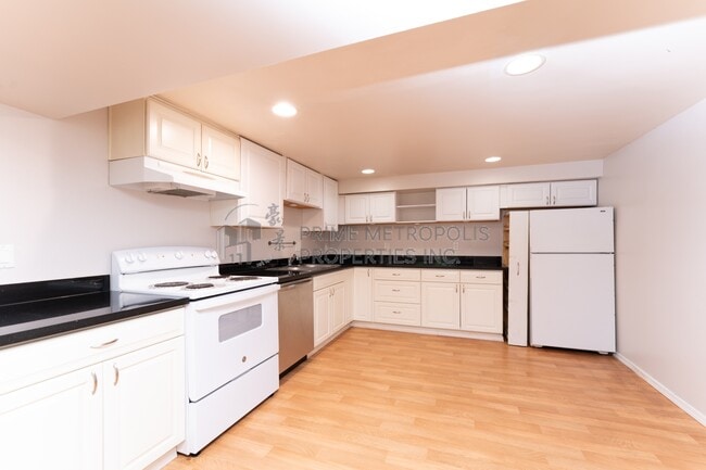 Building Photo - 28 21st Pl