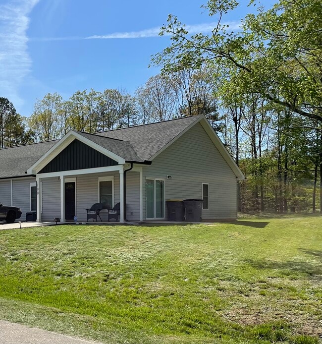 Building Photo - Irene Avenue, Duplex