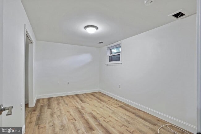 Building Photo - 123 Davis Ave SW
