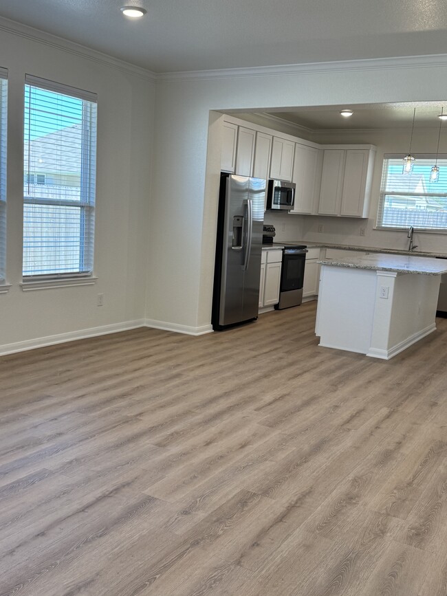 Building Photo - 8014 Timber Holw Ln