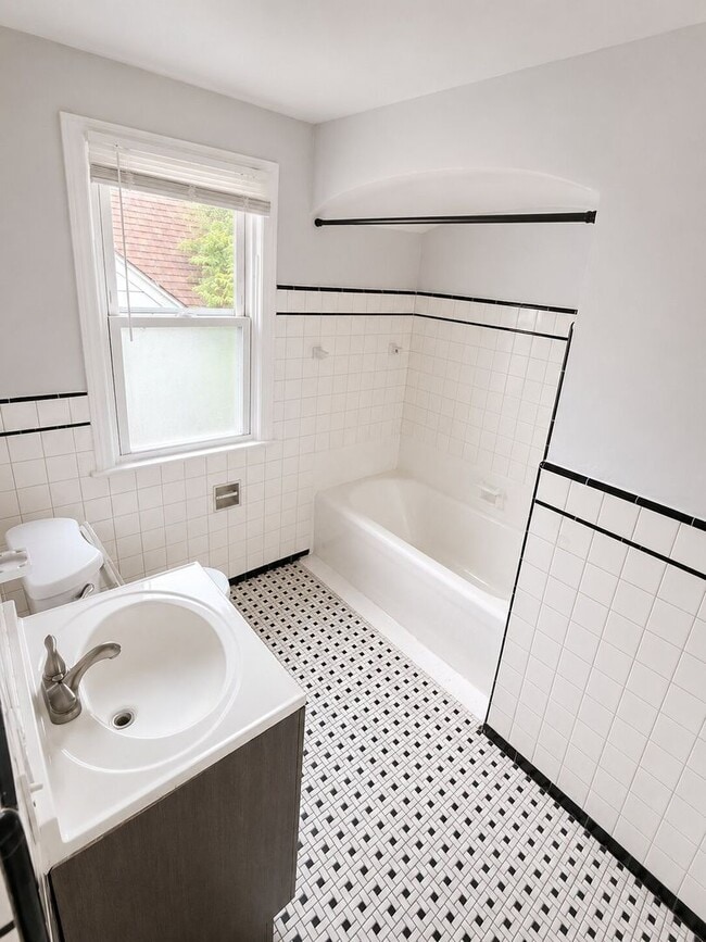 Building Photo - Spacious 3-Bedroom Home Ready for Move-In