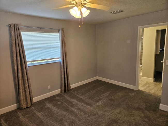 Building Photo - Stunning Jungle Terrace Oasis: Renovated 4...