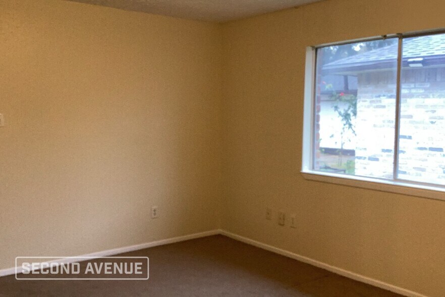 Building Photo - 16339 Maplemont Dr