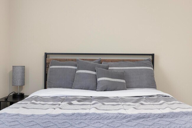 Building Photo - 2927 Watauga Rd