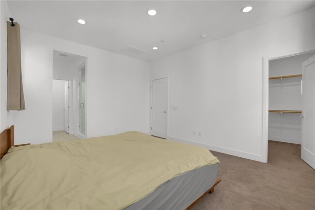 Building Photo - 140 Allusion