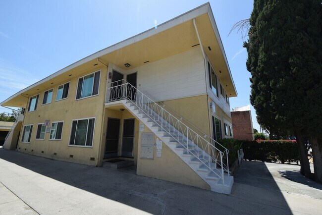 Building Photo - 1422 Gordon St