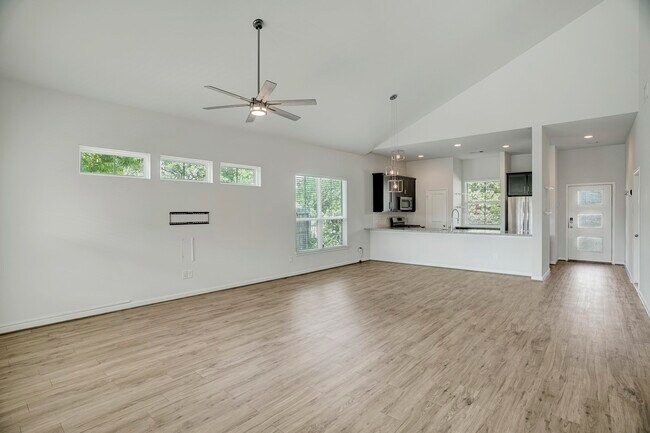 Building Photo - 3413 Omega St