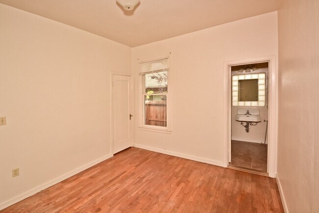 Building Photo - 1714 Heron St