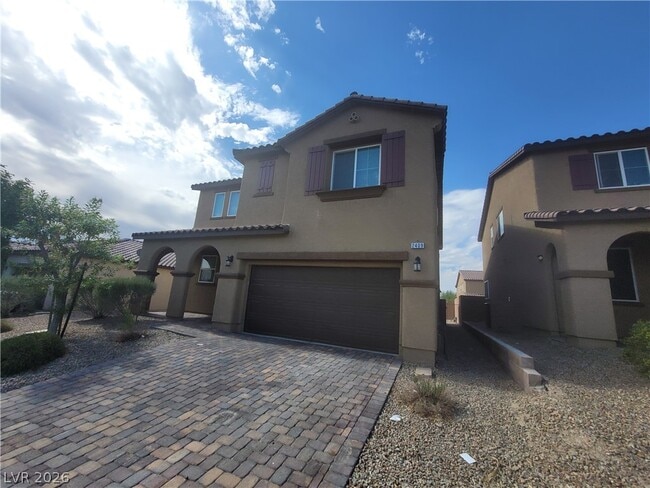 Building Photo - 2409 W Gilmore Ave