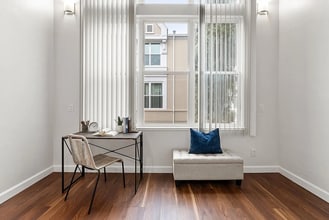 Building Photo - Loft Style Townhome w/no unit above or bel...
