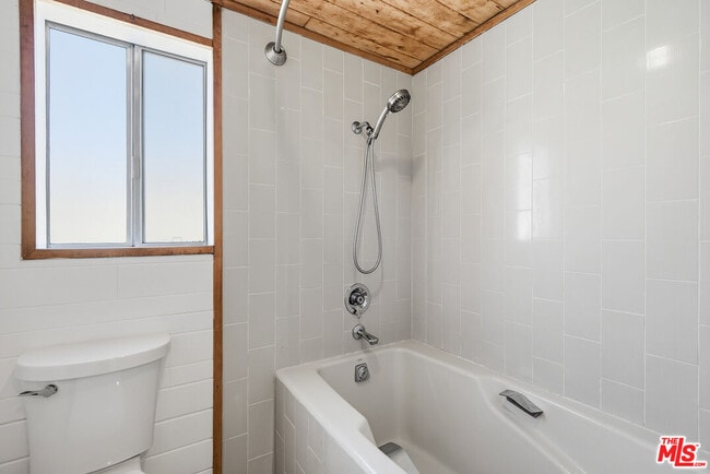 Building Photo - 13326 Maxella Ave