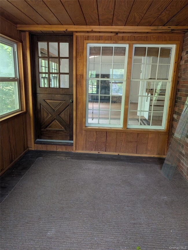 Building Photo - 45 Sunken Meadow Rd