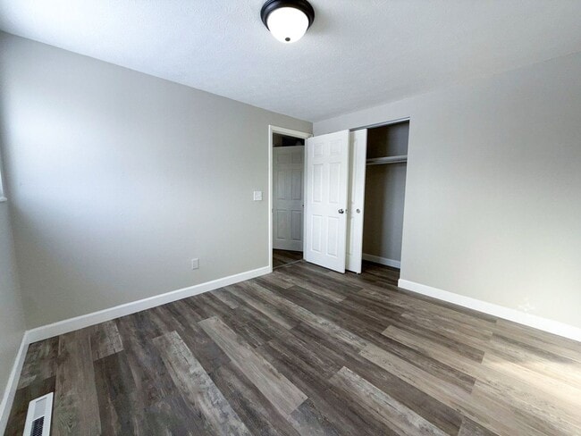 Building Photo - Newly Renovated 3BR Home on a Quiet Cul-de-Sac | Spacious Yard & Basement