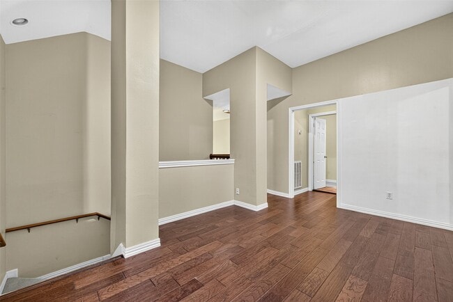 Building Photo - 6311 Drake Elm Dr