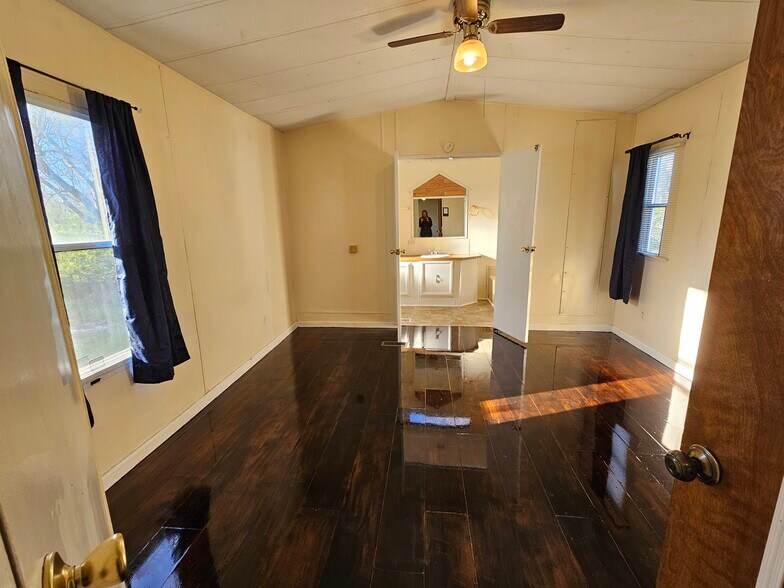 Master Bedroom - 607 Tater Peeler Rd