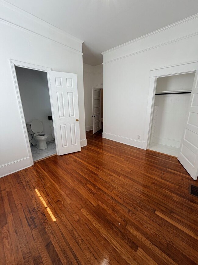 Building Photo - 205 Saluda St