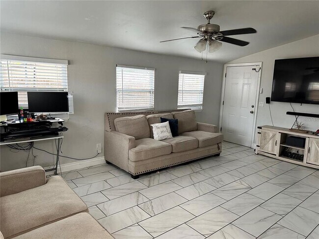 Building Photo - 2454 Oak Hollow Dr