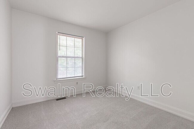 Building Photo - 240 Timber Knoll Dr