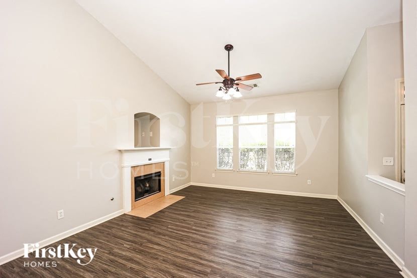 Building Photo - 207 Fairgrove Ln