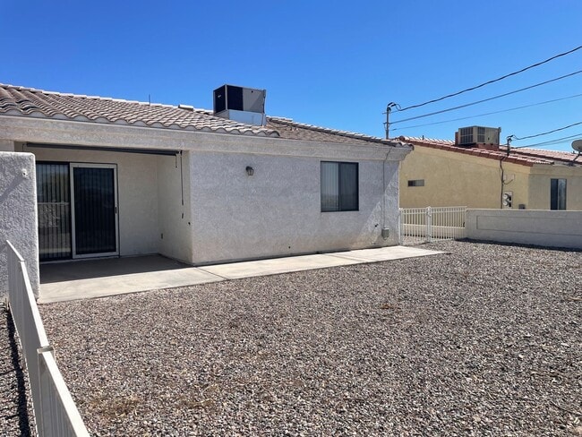 Building Photo - LAKE1335