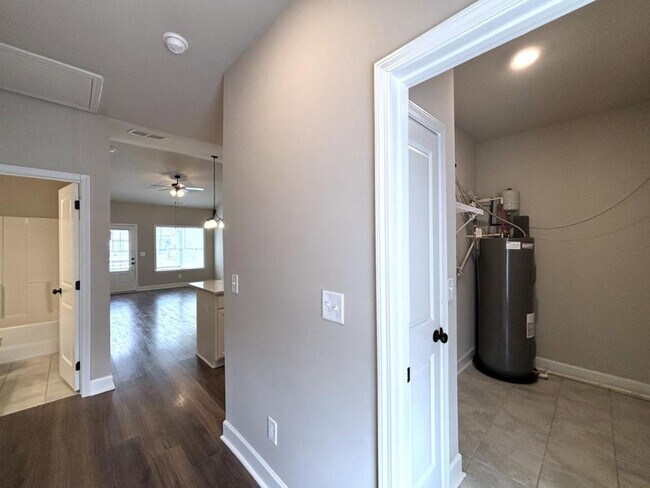 Building Photo - 601 Parkview Ct