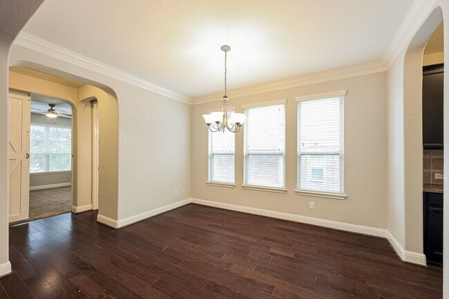 Building Photo - 5 Bedrooms and 3+ Living Spaces!