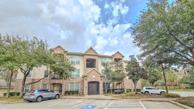 Building Photo - 6607 Lake Woodlands Dr