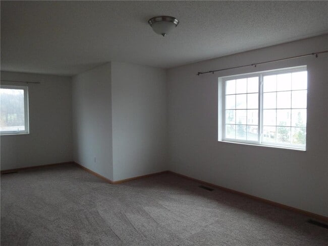 Building Photo - 4770 Underwood Ln N