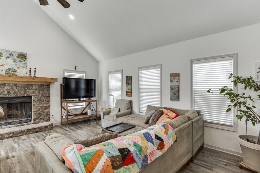 Building Photo - 1051 Gage Dr