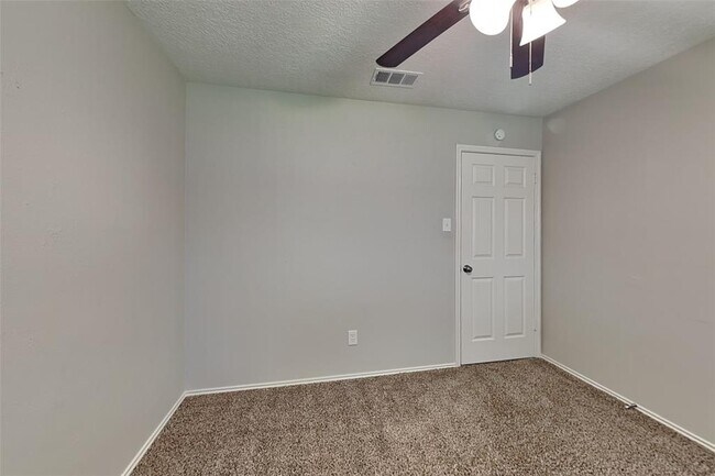 Building Photo - 9606 Yearling Cir