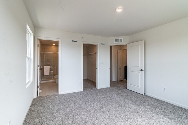 Building Photo - 2111 Yellowstone Blvd