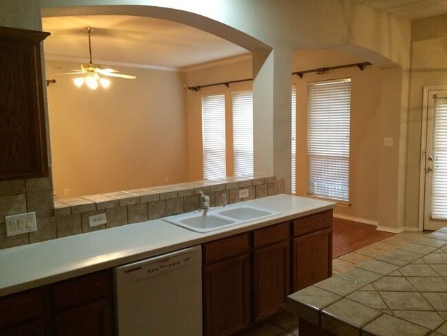 Building Photo - 746 Treaty Oak