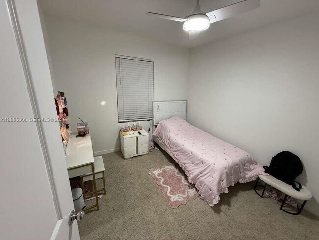 Building Photo - 441 NE 13th St