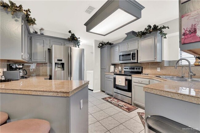 Building Photo - 4608 Ivy Ave W