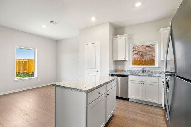 Building Photo - 345 Tejas Trl