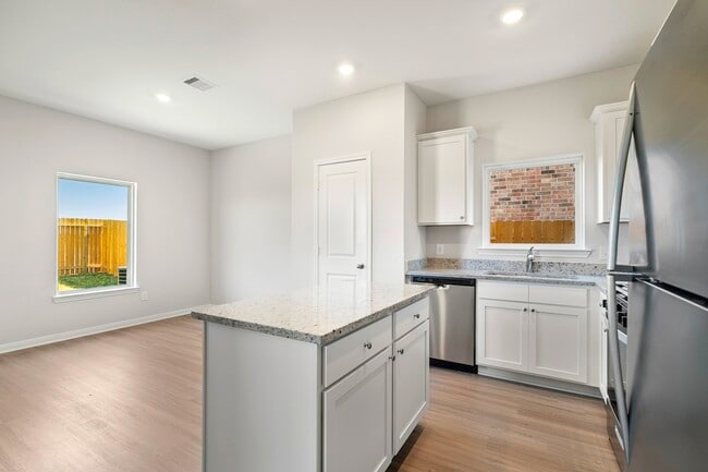 Building Photo - 405 San Miguel Crk Dr