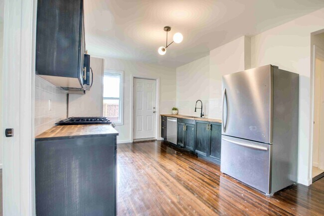 Building Photo - 2bed 1 bath apartment for rent on Kibbe St