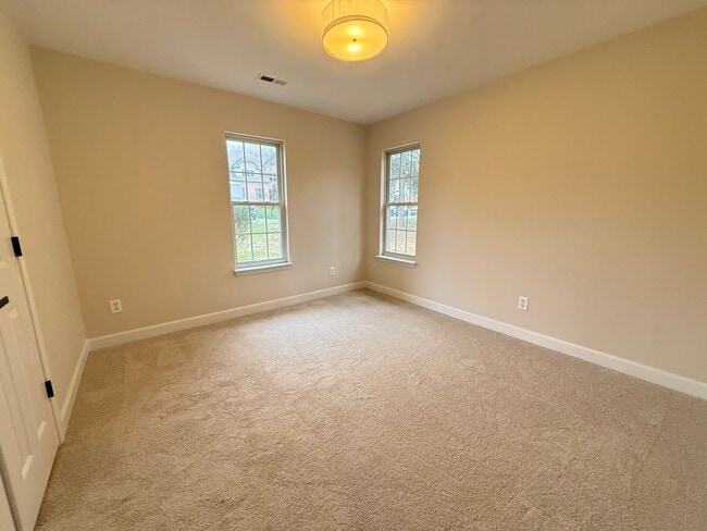 Building Photo - 2539 Springs Dr