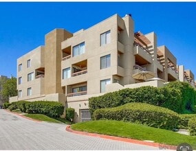 Building Photo - 7225 Navajo Rd