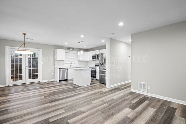 Building Photo - 2020 Whitfield St